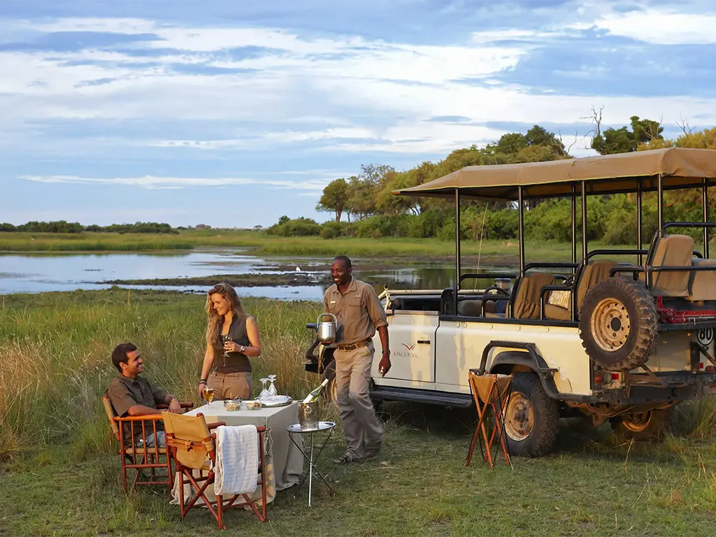 Guide pointing at horizon